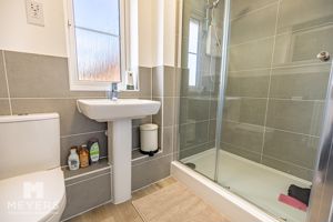 Ensuite- click for photo gallery